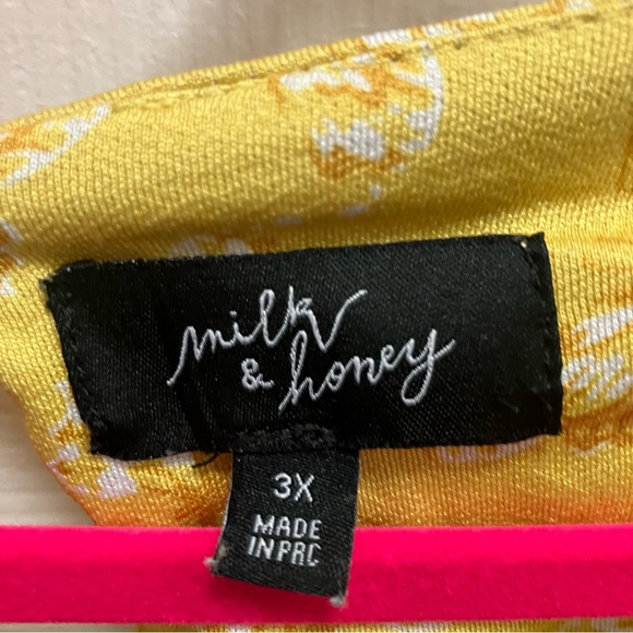 Milk And Honey Top‎ Plus 3x Butterfly Print Stretch Short Sleeve Casual Yellow - Picture 3 of 4